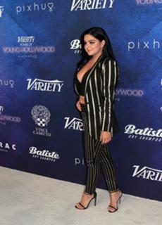 Ariel Winter feet photo thumbnail