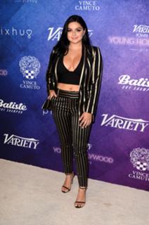 Ariel Winter feet photo thumbnail