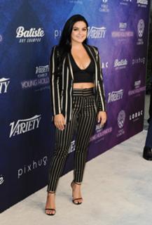 Ariel Winter feet photo thumbnail