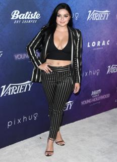 Ariel Winter feet photo thumbnail