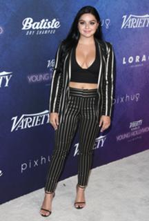 Ariel Winter feet photo thumbnail