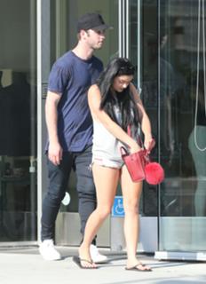 Ariel Winter feet photo thumbnail