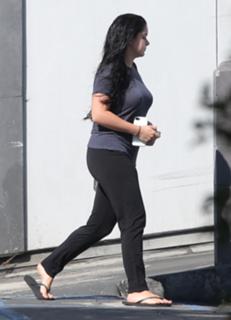 Ariel Winter feet photo thumbnail