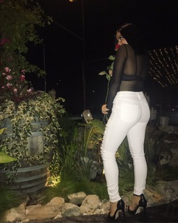 Ariel Winter feet photo thumbnail