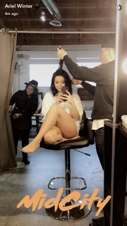 Ariel Winter feet photo thumbnail
