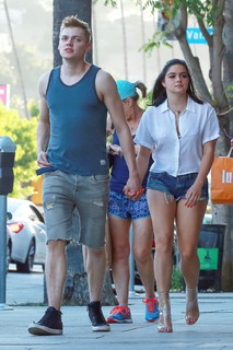 Ariel Winter feet photo thumbnail