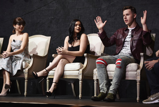 Ariel Winter feet photo thumbnail