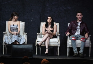Ariel Winter feet photo thumbnail