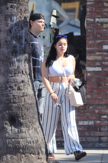 Ariel Winter feet photo thumbnail