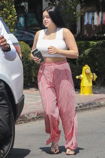 Ariel Winter feet photo thumbnail