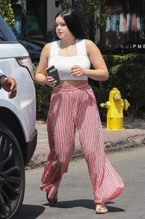 Ariel Winter feet photo thumbnail