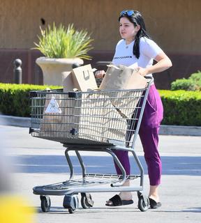 Ariel Winter feet photo thumbnail