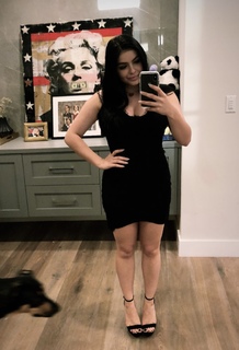Ariel Winter feet photo thumbnail
