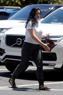Ariel Winter feet photo thumbnail