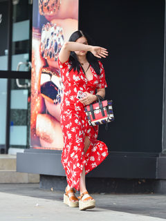 Ariel Winter feet photo thumbnail