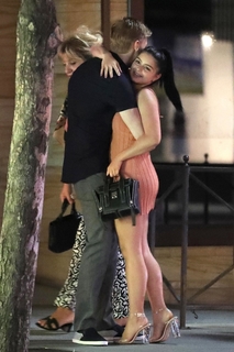 Ariel Winter feet photo thumbnail