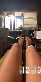 Ariel Winter feet photo thumbnail