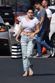 Ariel Winter feet photo thumbnail