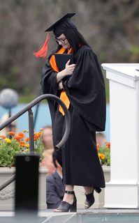 Ariel Winter feet photo thumbnail