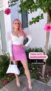 Ariel Winter feet photo thumbnail