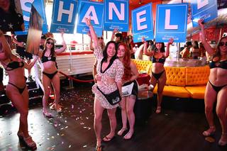 Ariel Winter feet photo thumbnail