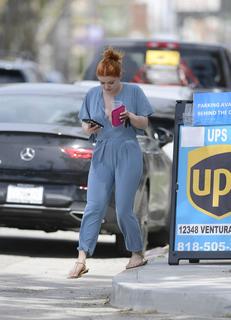 Ariel Winter feet photo thumbnail