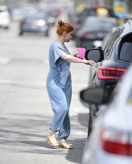Ariel Winter feet photo thumbnail