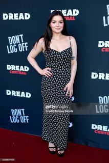 Ariel Winter feet photo thumbnail