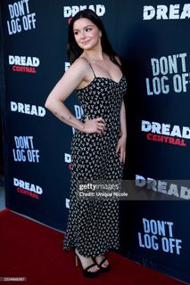 Ariel Winter feet photo thumbnail