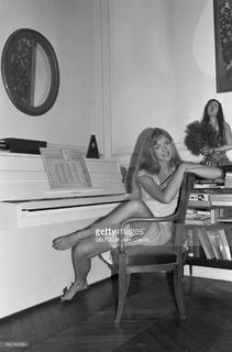 Arielle Dombasle feet photo 2