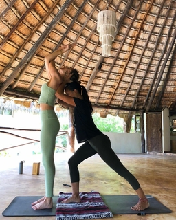 Arielle Kebbel feet photo thumbnail