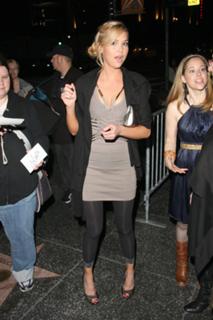 Arielle Kebbel feet photo thumbnail