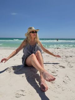 Arielle Vandenberg feet photo 3