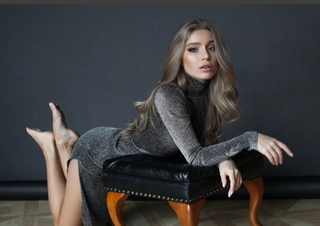 Arina Postnikova feet photo thumbnail