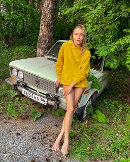 Arina Postnikova feet photo thumbnail