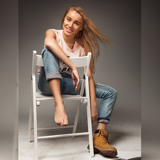 Arina Postnikova feet photo thumbnail