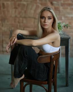 Arina Postnikova feet photo thumbnail