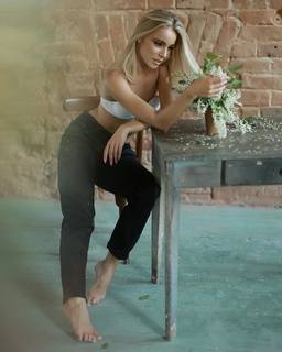 Arina Postnikova feet photo thumbnail