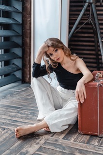 Arina Postnikova feet photo thumbnail