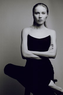 Arina Postnikova feet photo thumbnail