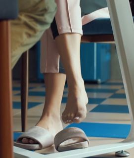 Arina Postnikova feet photo thumbnail