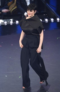 Arisa feet photo thumbnail