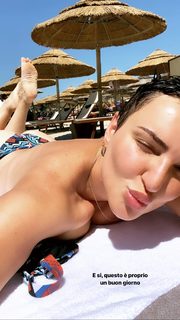 Arisa feet photo thumbnail