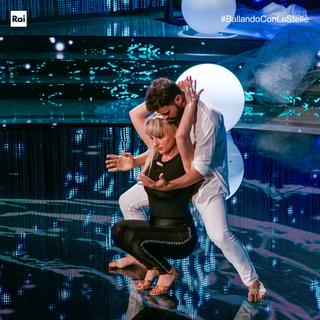 Arisa feet photo thumbnail