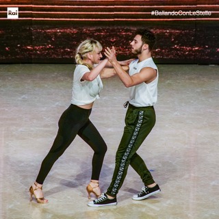 Arisa feet photo thumbnail