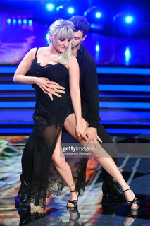 Arisa feet photo thumbnail