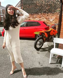 Arisa feet photo thumbnail