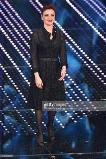 Arisa feet photo thumbnail