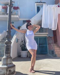 Arisa feet photo thumbnail