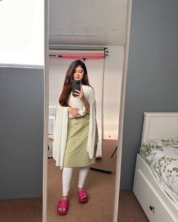 Arishfa Khan feet photo 16